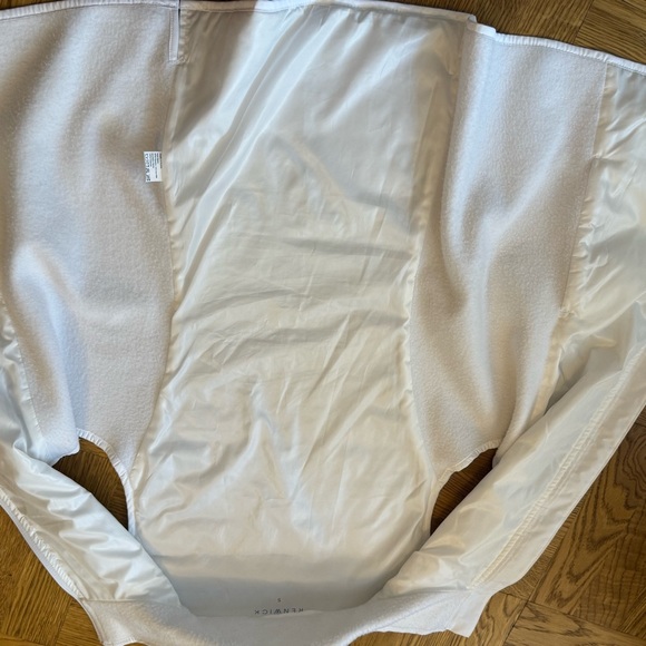 Renwick Women's Quilted & Fleece Lined Vest - White - Size Small - Picture 6 of 6